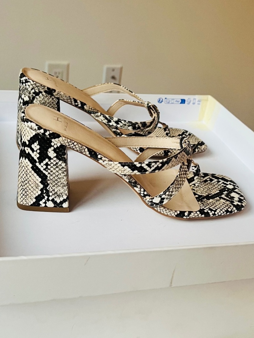 Sandals animal print design 8.5 NEW!